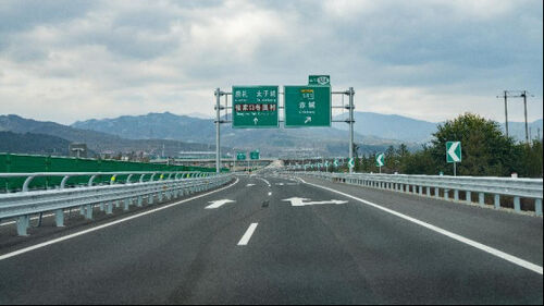 najświeższe informacje o firmie Choroba pęknięć na chodniku autostrady: system automatycznej kontroli i identyfikacji MYUAV DRONE