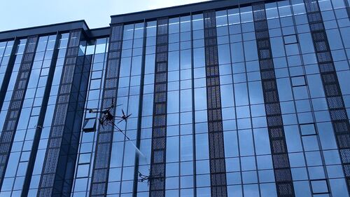najświeższe informacje o firmie MYUAV DJI FC30 podwójny drut oczyszczający na dużej wysokości zakończył efektywną i przyjazną dla środowiska operację czyszczenia ściany zasłonowej